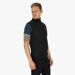 Ocieplana kamizelka treningowa męska Swedemount On Course Vest wodoodporna. Czarne buty do biegania męskie SWEDEMOUNT, bez wzorów, bez zapięcia, do biegania. Za 249.99 zł.