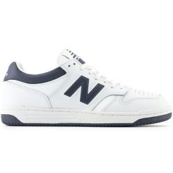 Buty unisex New Balance BB480LWE – białe. Białe buty sportowe na co dzień męskie New Balance, m, bez wzorów, z dresówki, klasyczne, bez ramiączek, bez kaptura. Za 249.99 zł.