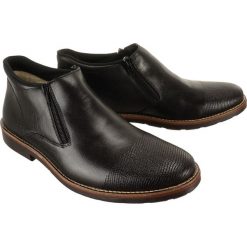 RIEKER 15350-00 black, botki męskie. Czarne sztyblety męskie Rieker, ze skóry, bez obcasa, bez zapięcia. W wyprzedaży za 239.90 zł.