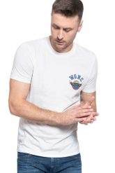 T-SHIRT MĘSKI WRANGLER SS GLOBE TEE OFF WHITE W7C8FK737 112131742. Białe t-shirty męskie Wrangler, m, bez wzorów, bez kołnierzyka, bez ramiączek. Za 69.99 zł.