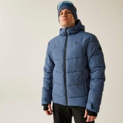 Kurtka narciarska męska z membraną Camber II Dare 2b. Niebieskie kurtki narciarskie i snowboardowe męskie Dare 2B, na zimę, m, bez wzorów, z tkaniny, bez kaptura, narciarskie. W wyprzedaży za 499.99 zł.