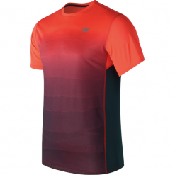Koszulka treningowa MT71066AOP. T-shirty sportowe męskie marki New Balance. W wyprzedaży za 69.99 zł.