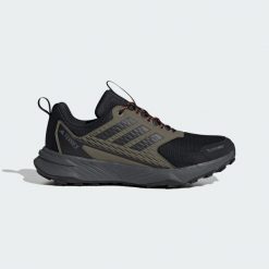 Buty do biegów przełajowych Terrex Tracefinder 2 CLIMAPROOF. Brązowe buty do biegania męskie ADIDAS, bez wzorów, bez zapięcia, do biegania, ClimaProof (Adidas). Za 349.00 zł.