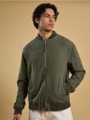 Kurtka bomberka z wiskozy - zielony. Zielone kurtki męskie Sinsay, l, bez wzorów, z wiskozy, bez ramiączek, bez kaptura. Za 99.99 zł.