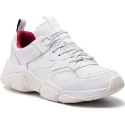Sneakersy TOMMY HILFIGER - Chunky Leather Trainer FM0FM02151 White 100. Buty sportowe na co dzień męskie marki Tommy Hilfiger. W wyprzedaży za 499.00 zł.