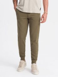 Męskie bawełniane spodnie dresowe joggery BASIC – oliwkowe V2 - Rozmiar: XL. Zielone długie spodnie sportowe męskie Ombre Clothing, bez wzorów, z bawełny. W wyprzedaży za 149.99 zł.