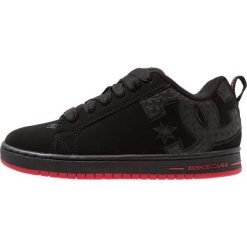 DC Shoes COURT GRAFFIK SE SHOE Obuwie deskorolkowe black/red. Czarne buty sportowe na co dzień męskie DC Shoes, z materiału. Za 399.00 zł.