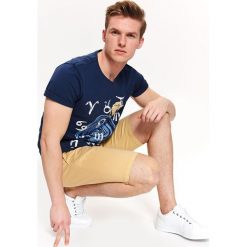 T-SHIRT Z NADRUKIEM. T-shirty męskie TOP SECRET. Za 39.99 zł.