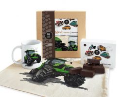Deutz-Fahr — paczka (Zawartość paczki: koszulka, torba, kubek, słodycze; Rozmiar koszulki / bluzy: 3XL (męska); Kolor koszulki / bluzy: jasnoszary mel. Szare bluzy nierozpinane męskie nikiniki, m, bez wzorów, z bawełny, bez ramiączek, bez kaptura. Za 169.00 zł.