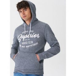 Bluza z kapturem Granatowy. Bluzy nierozpinane męskie marki House. W wyprzedaży za 59.99 zł.