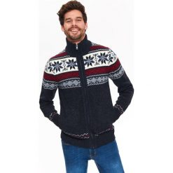 SWETER ROZPINANY Z NORWESKIM WZOREM. Kardigany męskie marki TOP SECRET. W wyprzedaży za 59.99 zł.