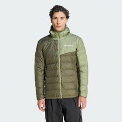 Kurtka z kapturem Terrex Multi Light Down CLIMAWARM. Brązowe kurtki męskie ADIDAS, bez wzorów, z puchu, bez ramiączek, z kapturem. Za 649.00 zł.